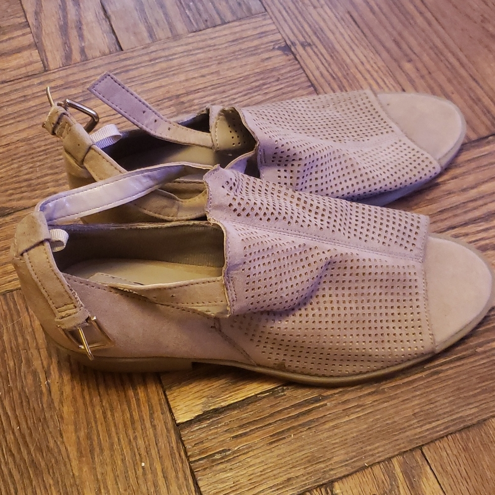 Tan Short heel Dress Shoe Size 6 Wonder Nation Brand